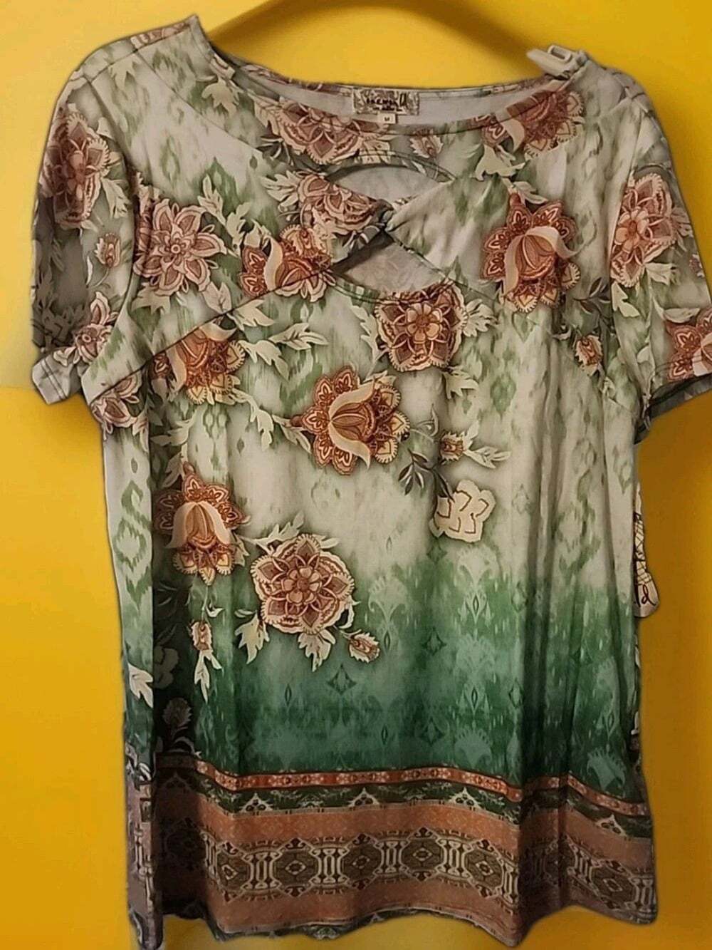 One World Women Medium Floral Geometric Print Tshirt Tunic Top NWT B7 Excellent